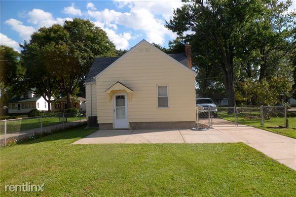 7245 Henry St - Photo 2 of 10