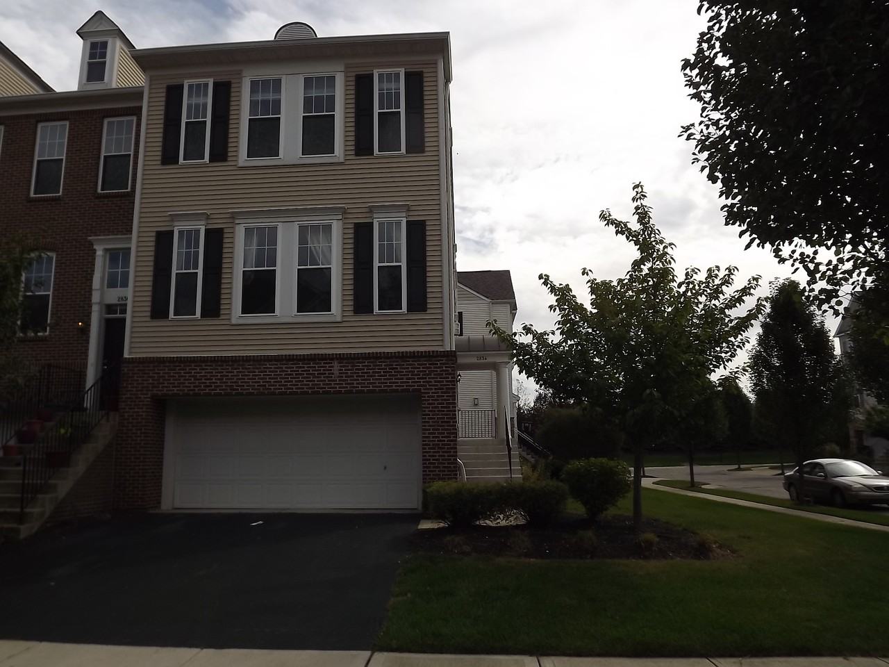 2834 Acarie Dr - Photo 2 of 24