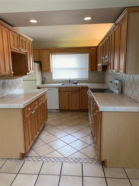 Northwest Northwest 72nd Lane - Photo 2 of 6