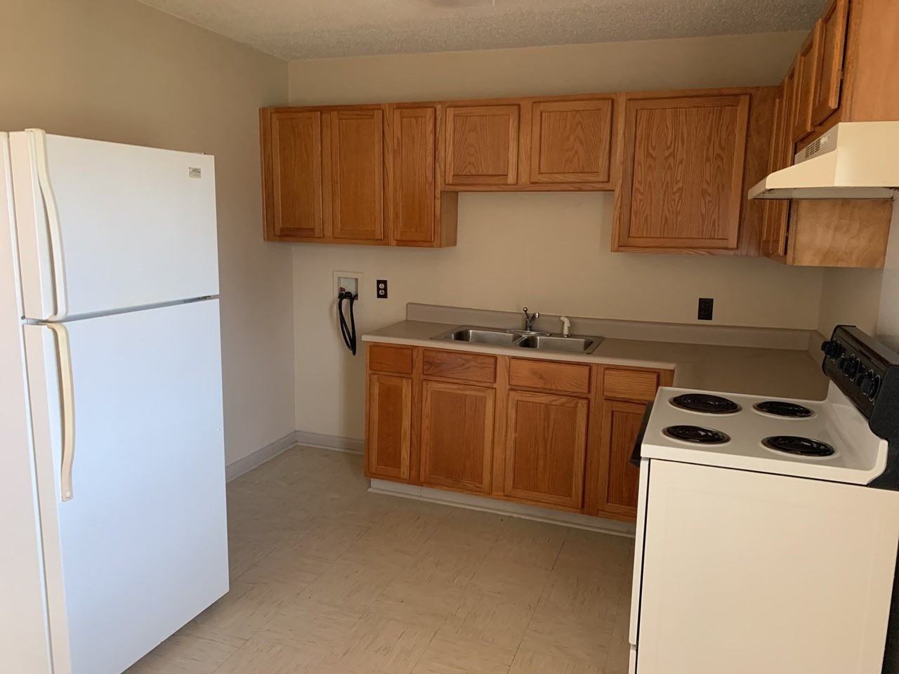 1028 Garden Meadows Dr - Photo 2 of 6