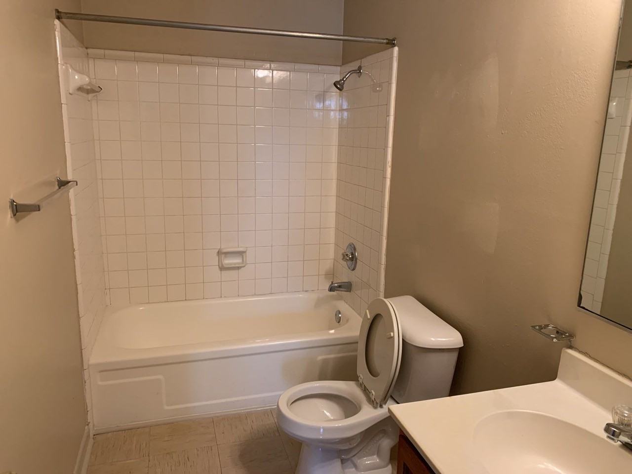 1028 Garden Meadows Dr - Photo 3 of 6