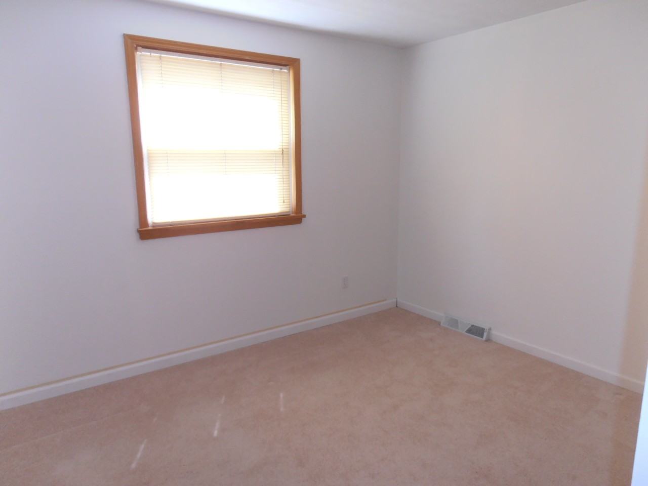 13346 Sheldon Rd - Photo 3 of 11