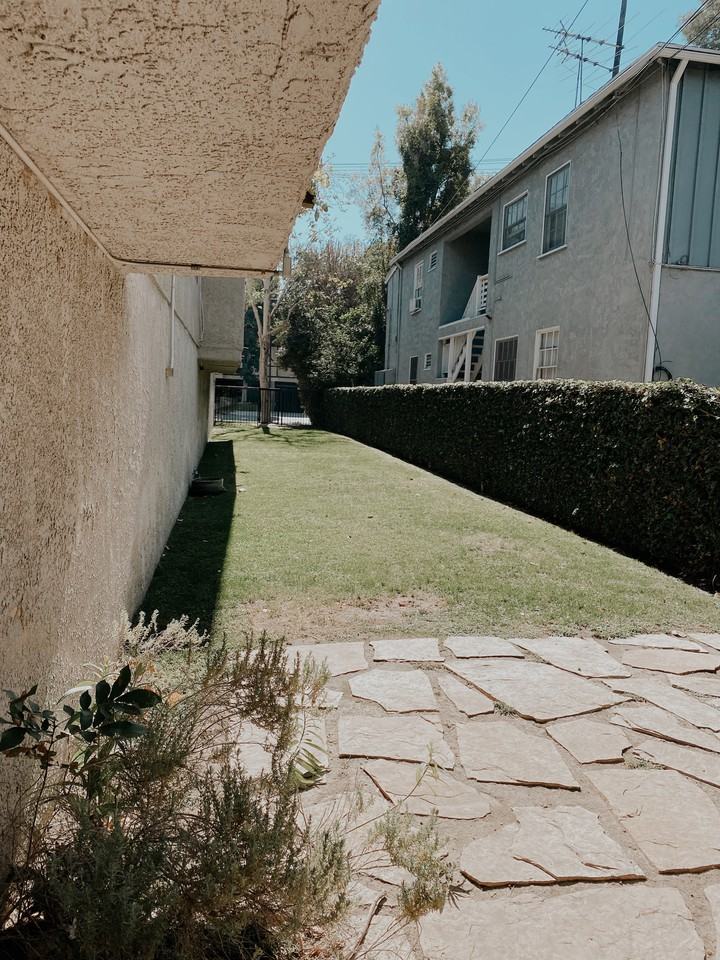 15051 Moorpark St - Photo 4 of 9