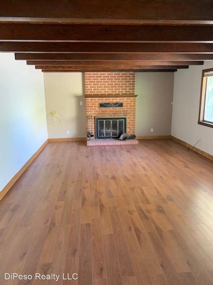 1180 S Lee St - Photo 2 of 9