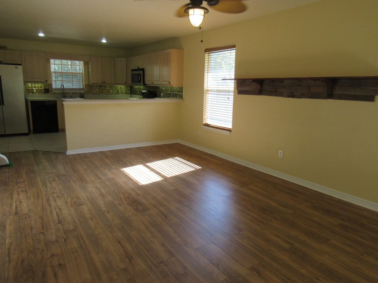 828 S Duss St - Photo 3 of 18