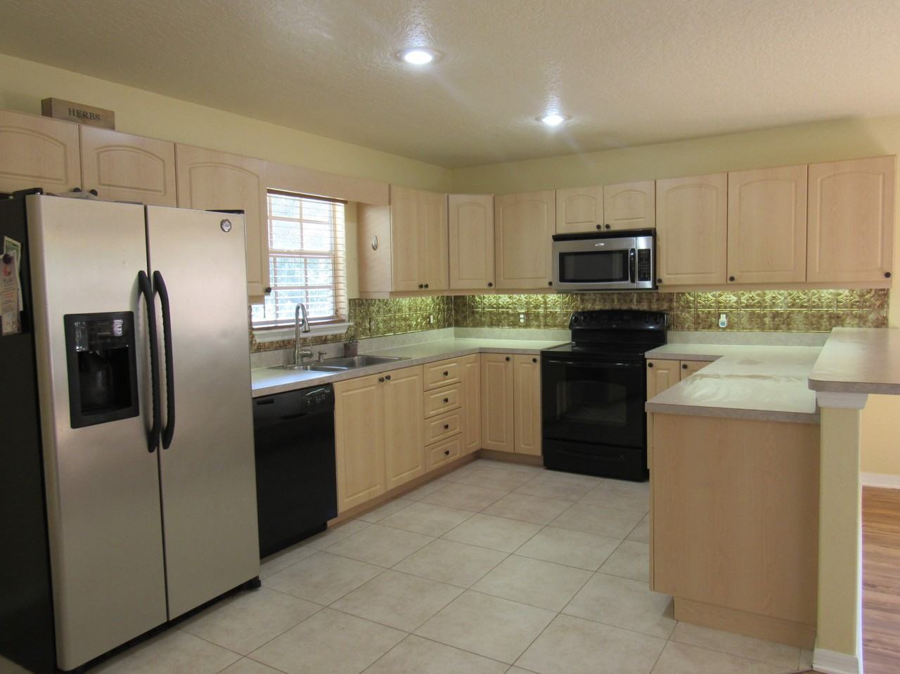 828 S Duss St - Photo 6 of 18