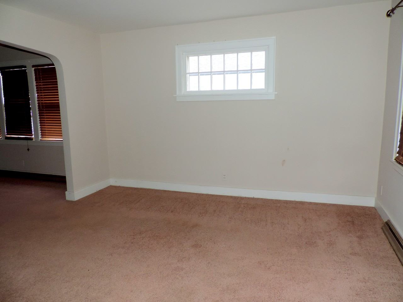 844 Mohawk Ln - Photo 3 of 13