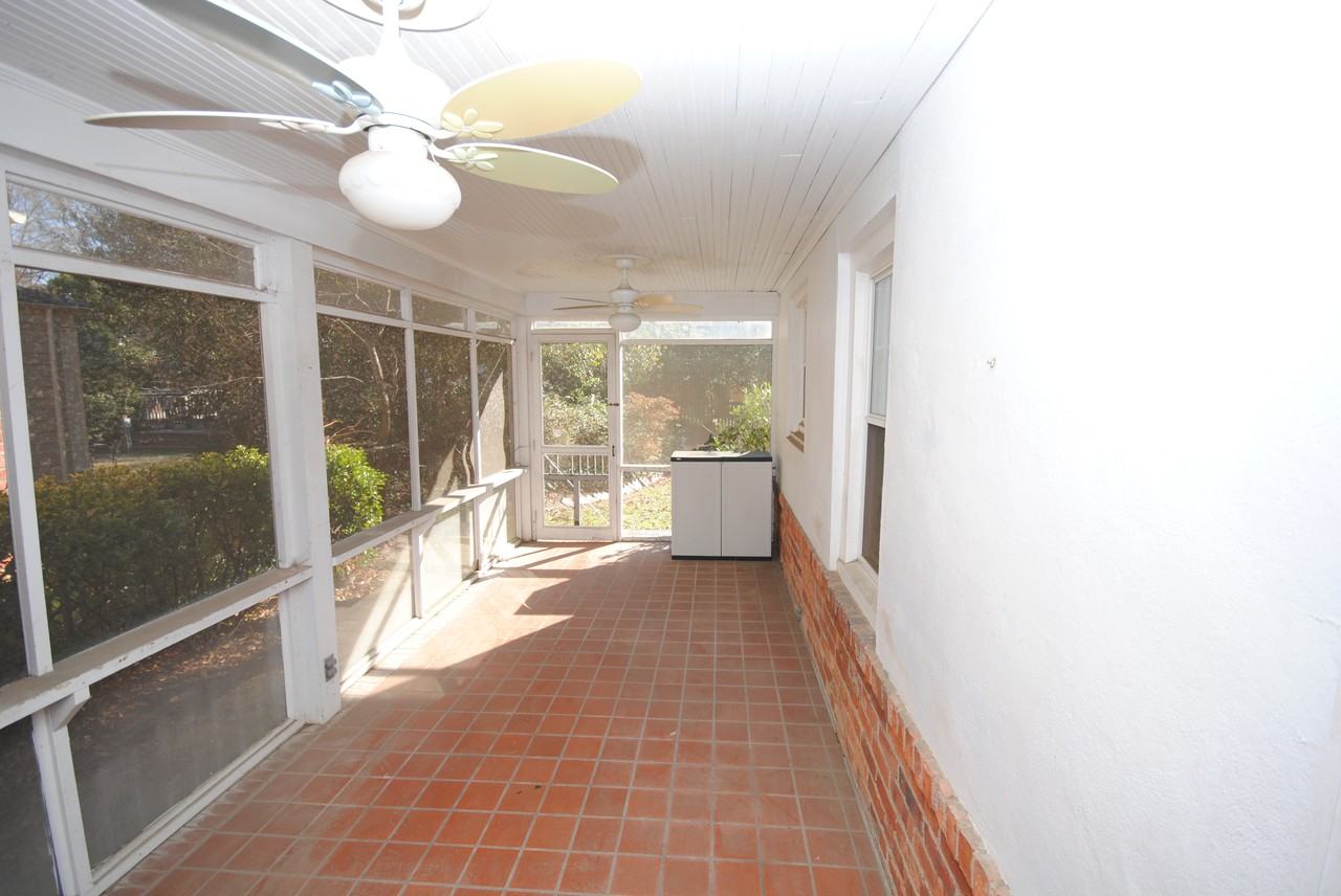 305 Lexington Rd - Photo 2 of 7