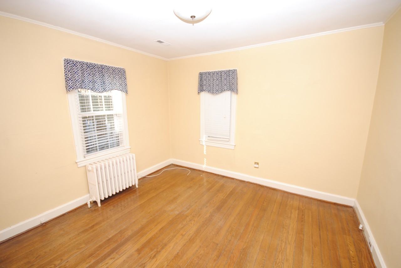 305 Lexington Rd - Photo 3 of 7