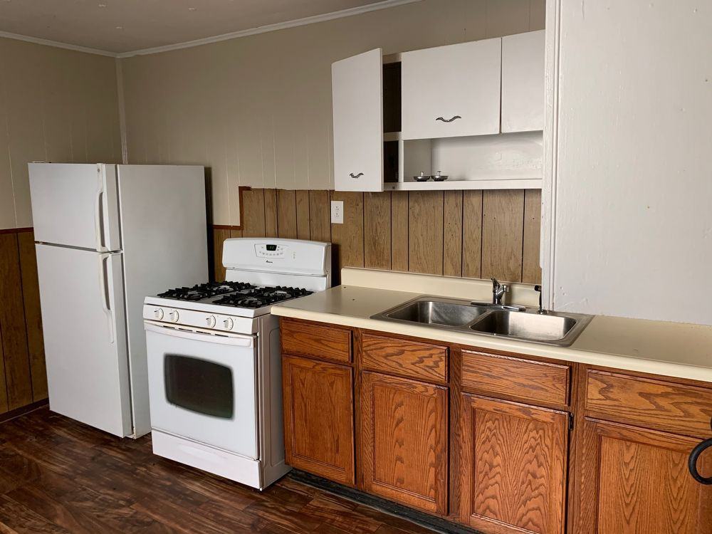 405 S Harris Ave - Photo 3 of 12