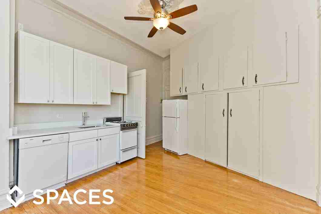 2772 N Lincoln - Photo 3 of 10