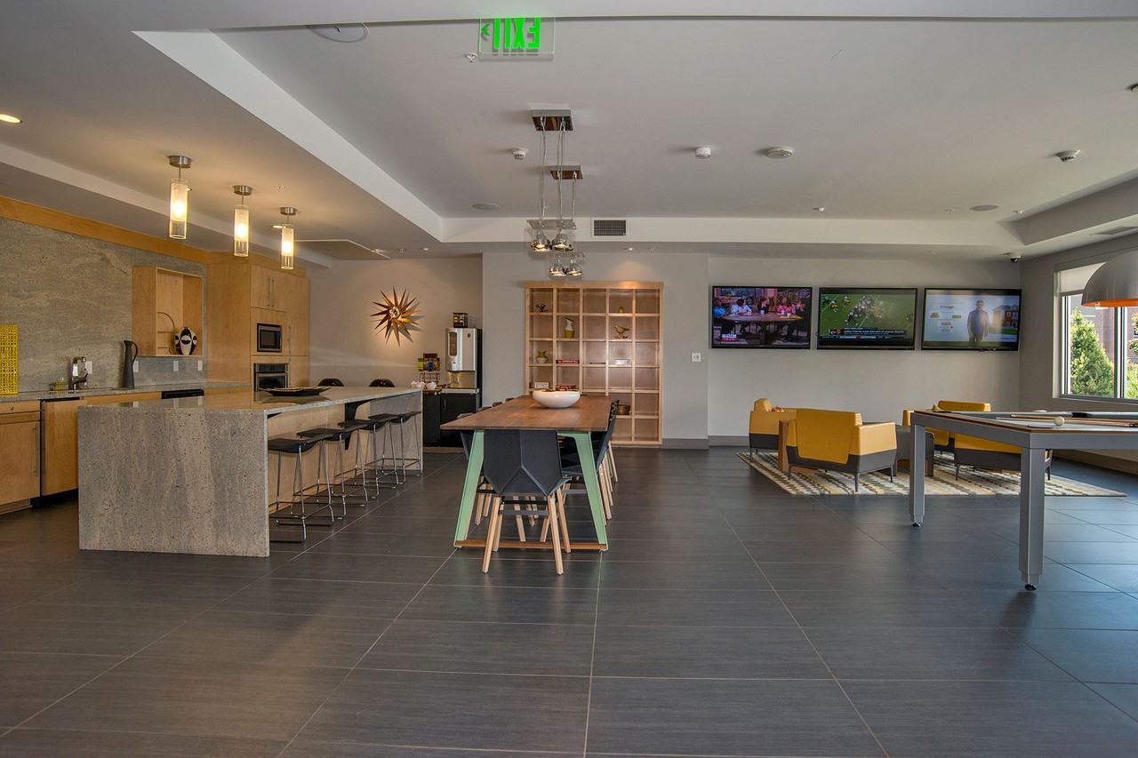 One Observatory Park - Photo 3 of 28