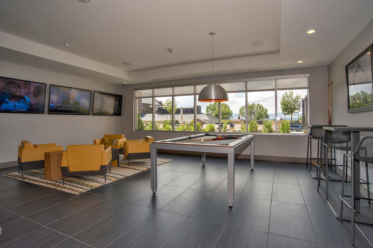 One Observatory Park - Photo 4 of 28