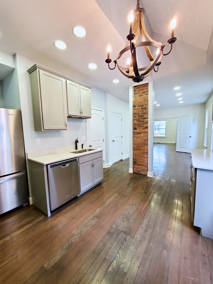 142 East Maynard Avenue - Photo 3 of 22