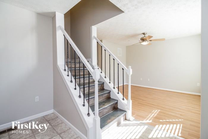 6014 Driftwood Ct - Photo 3 of 14