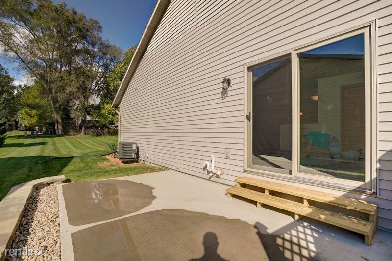 4542 Windsor Rd - Photo 3 of 12