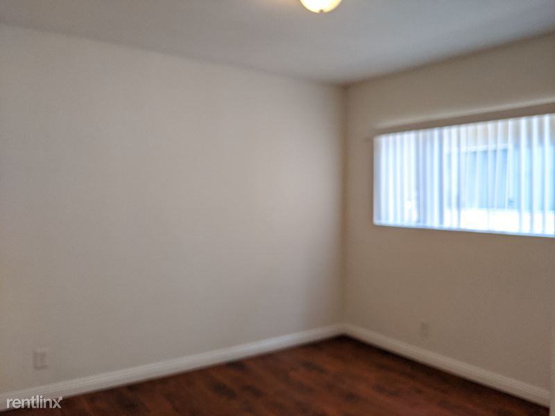 6023 6023 Whitsett Ave 6 - Photo 3 of 11