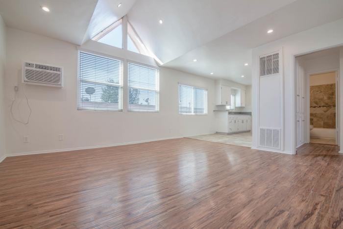 1439 S Point View St - Photo 3 of 15