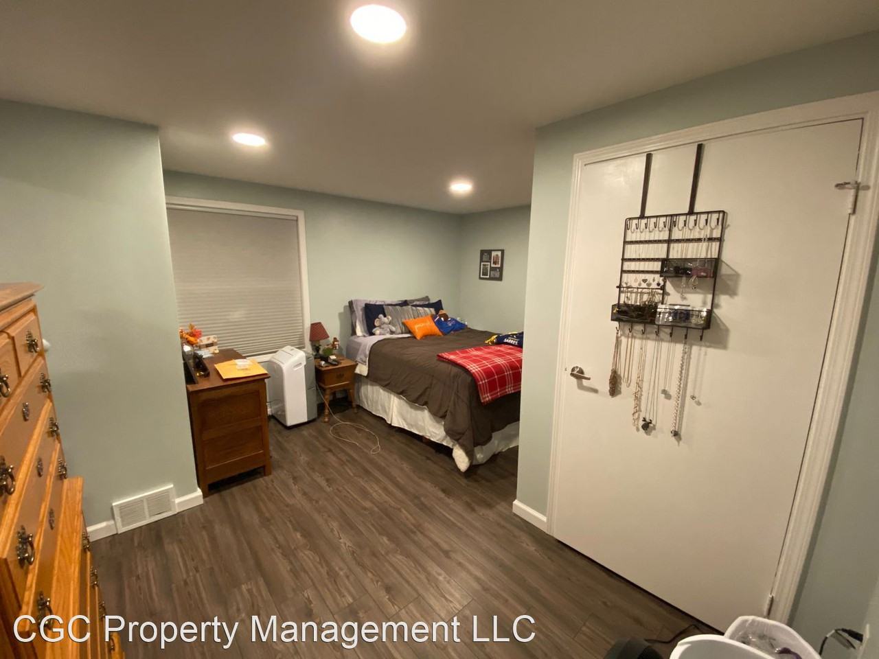 6 Locust Ave - Photo 2 of 4