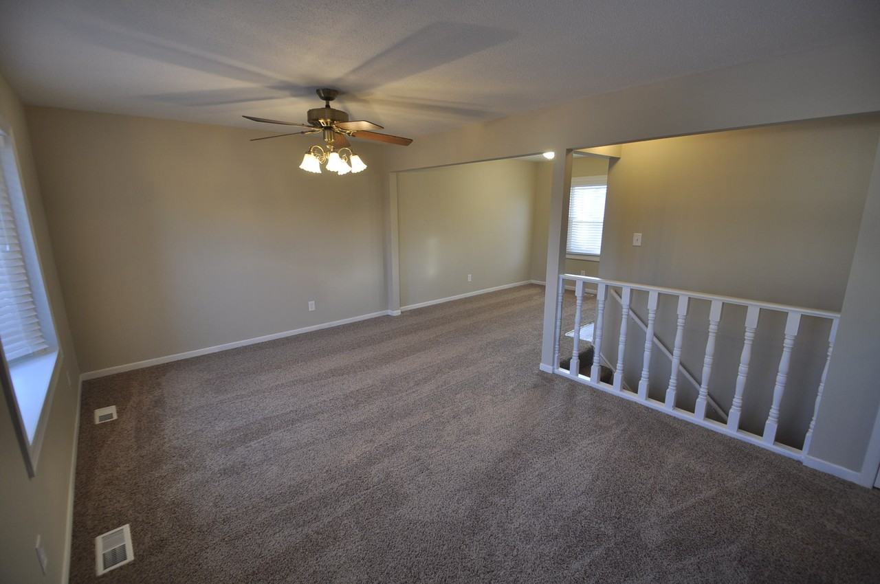 606 Cherrywood Dr - Photo 3 of 9