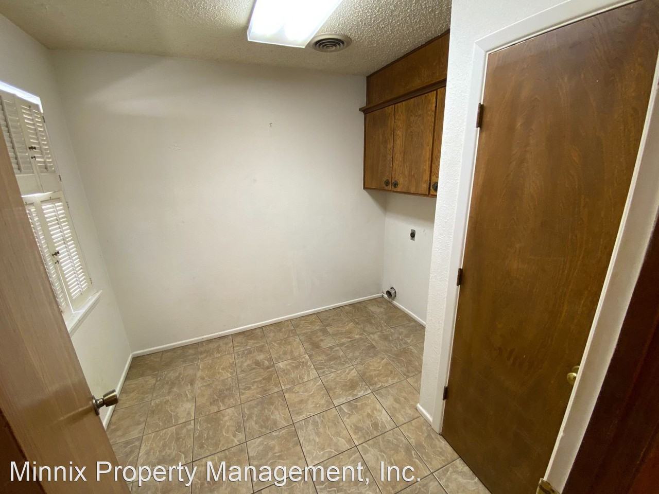 1007 Itasca St - Photo 2 of 15