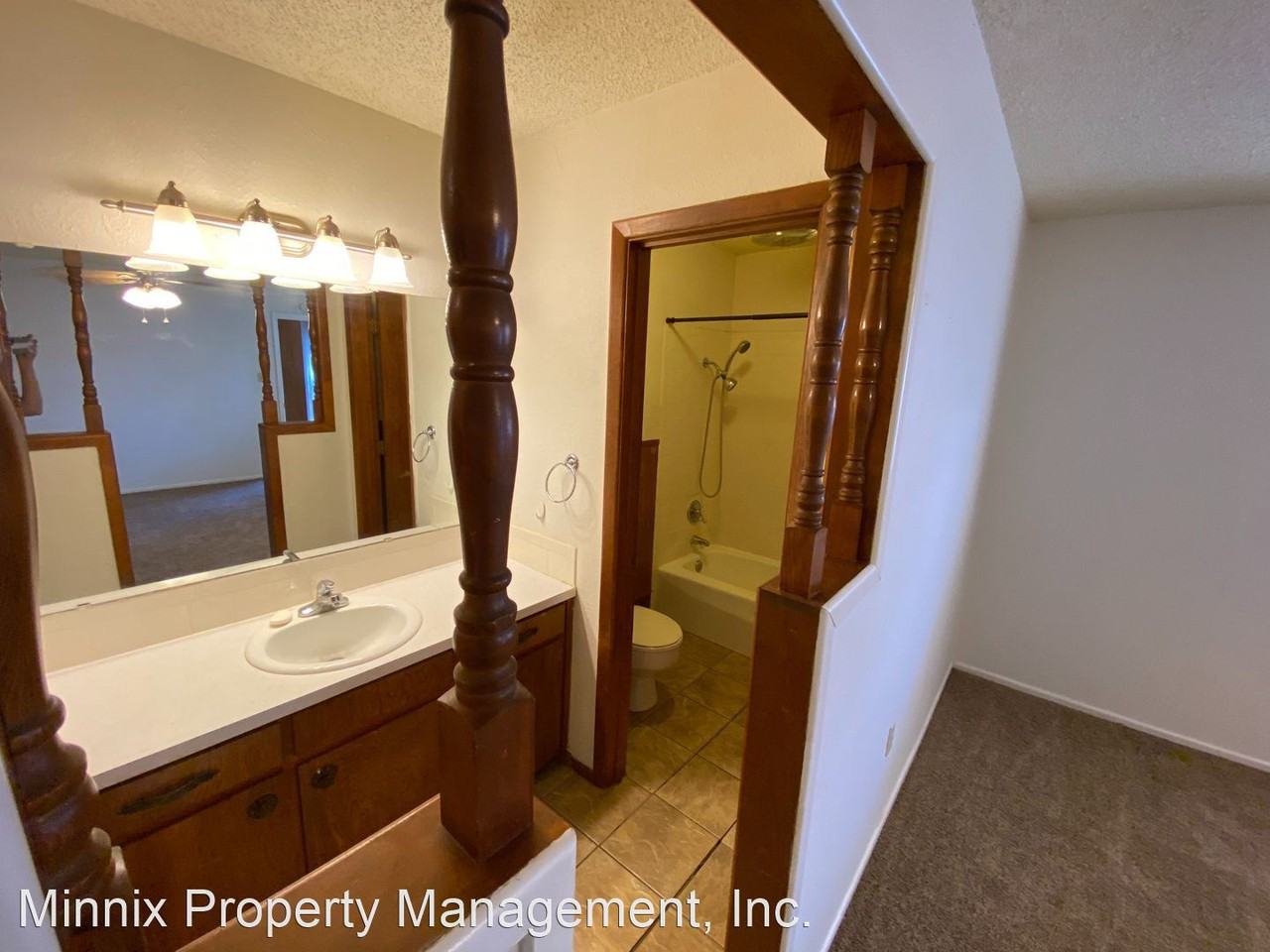 1007 Itasca St - Photo 3 of 15