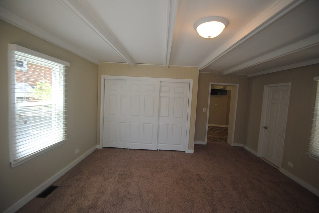 2429 S 12th Ave - Photo 3 of 9