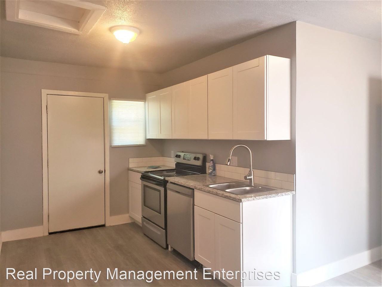 1009 Nw 31st St - Photo 2 of 9