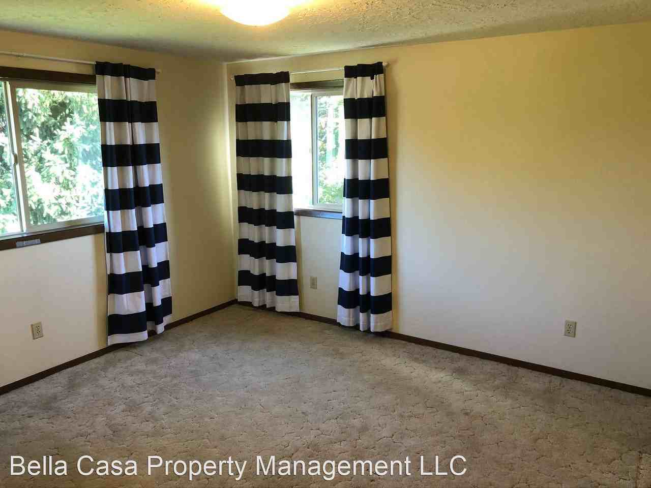 2920 Ne Lynn Ct - Photo 3 of 37