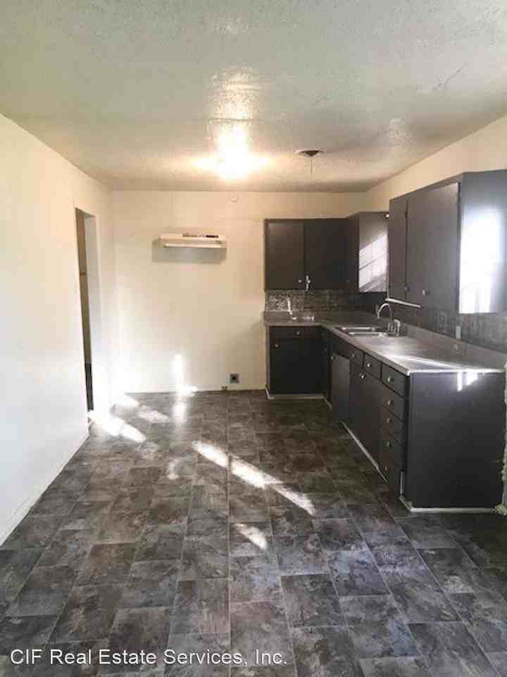 122 Meadowbrook St - Photo 2 of 9