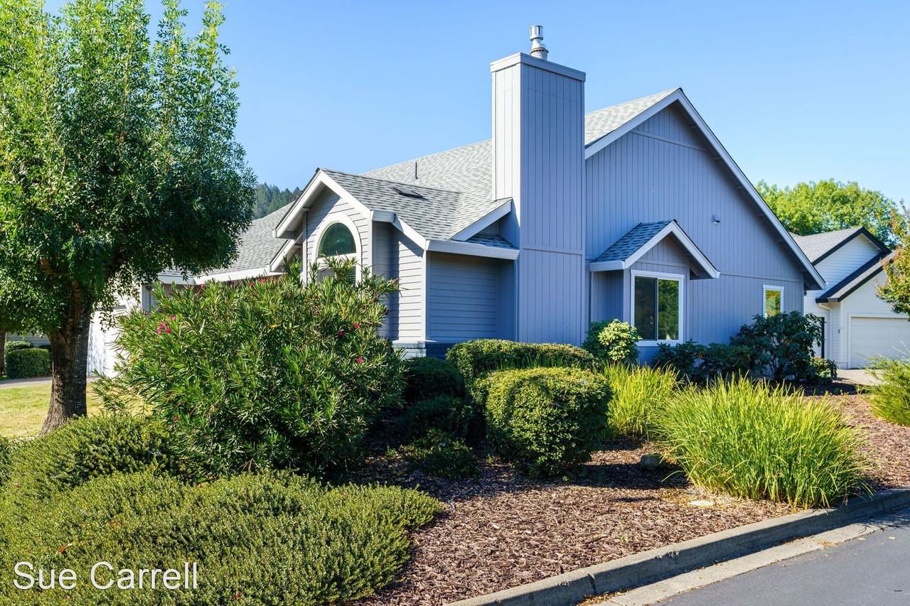 8395 Oakmont Dr - Photo 2 of 21