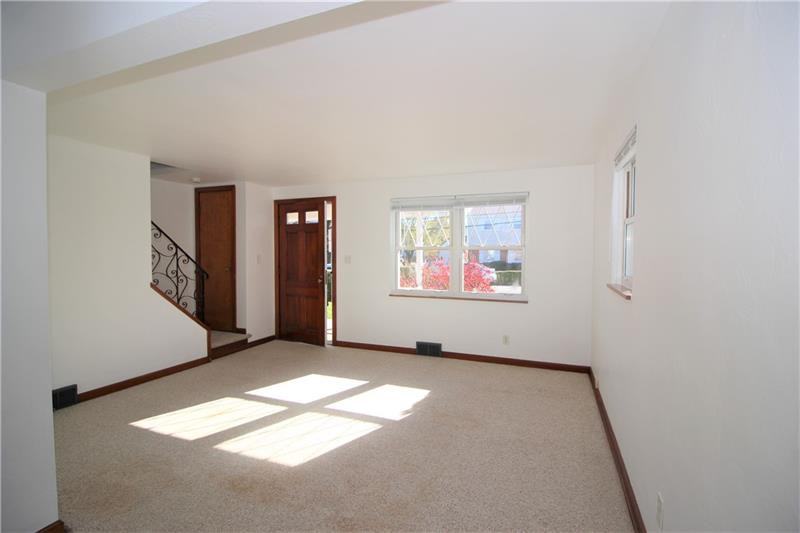 101 9th St - Photo 2 of 17