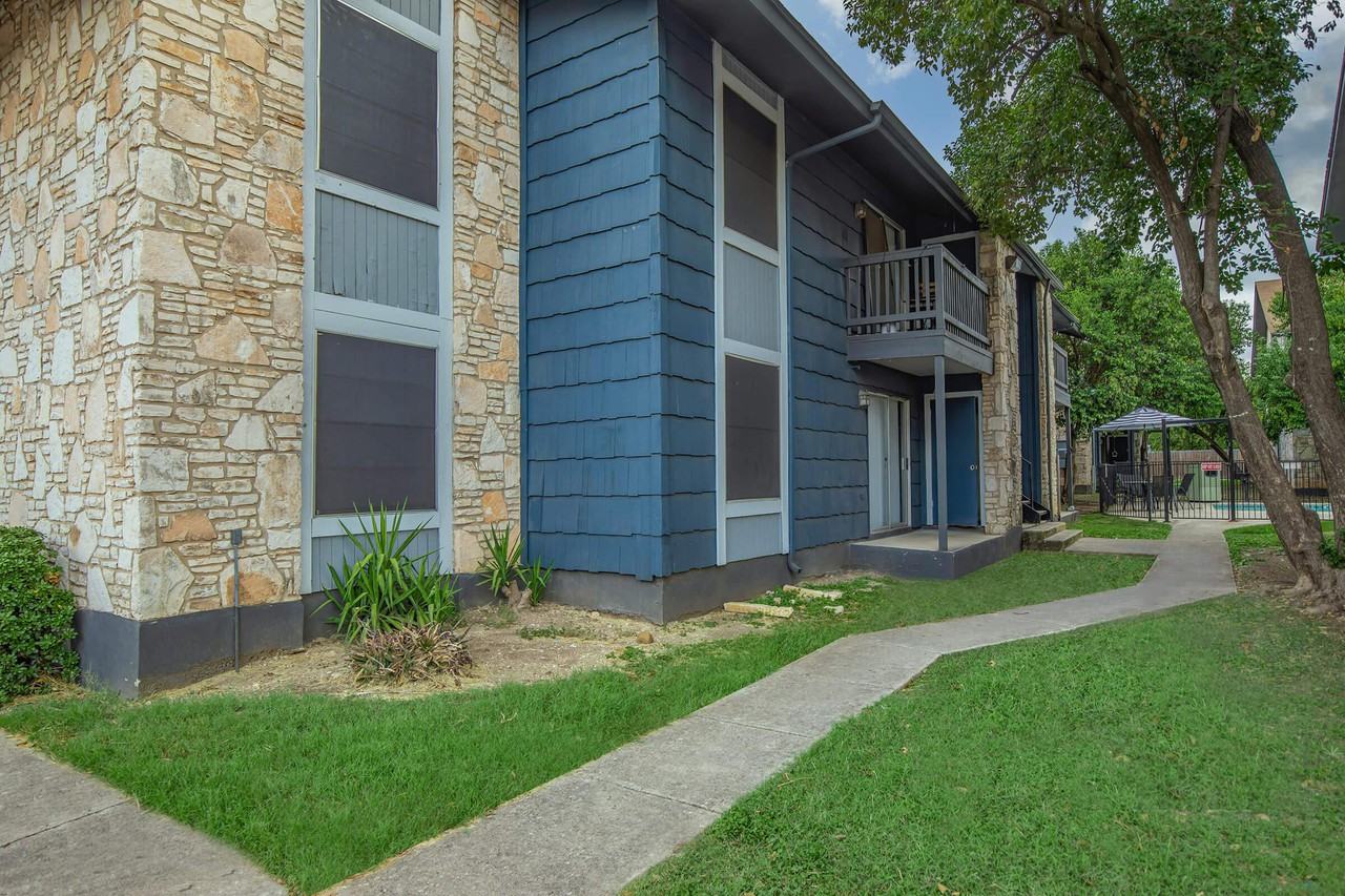 Uptown Heights & The Retreat at Uptown Heights - Photo 7 of 33