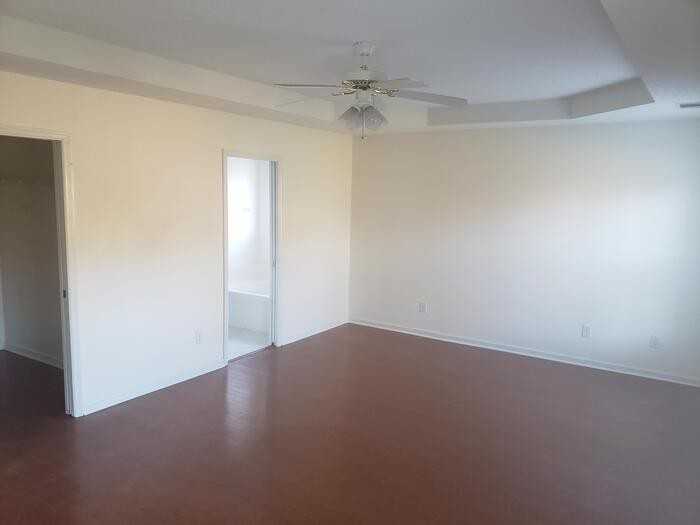 3329 Thames Pl - Photo 3 of 7