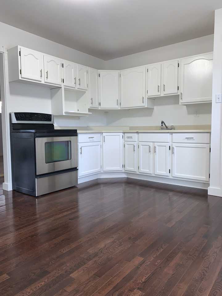 9 Fraser Crescent - Photo 2 of 16