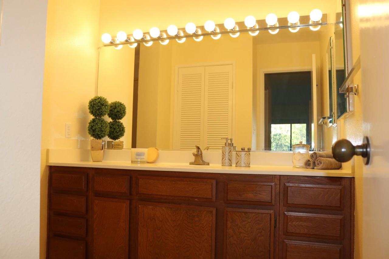 2140 2140 Santa Cruz Ave D207 - Photo 3 of 14