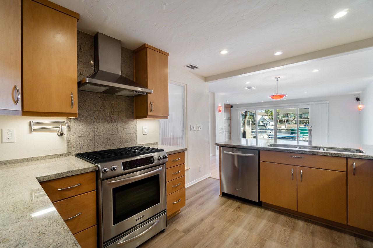 3358 Tempe Dr - Photo 2 of 38