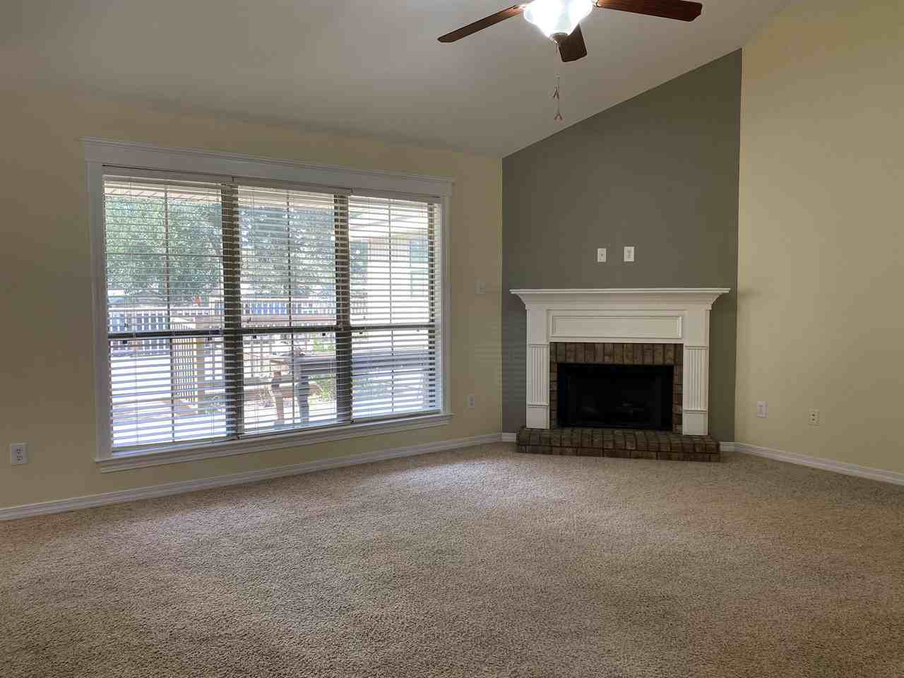 1606 Woodforest Dr - Photo 3 of 20