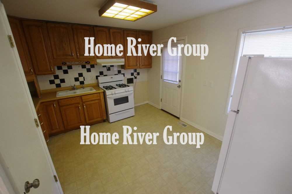 8248 Tauromee Ave - Photo 2 of 8