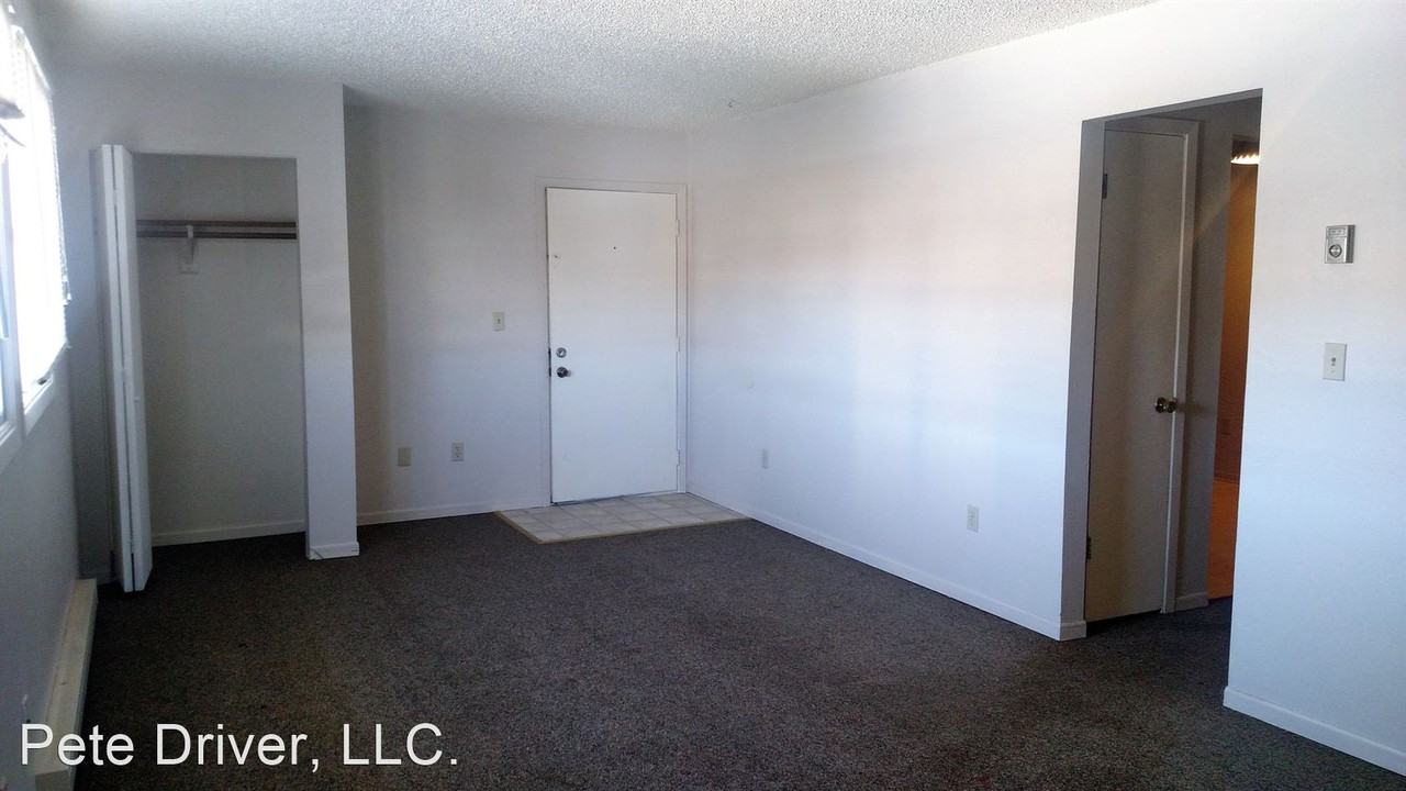 710 Vivian - Photo 3 of 8