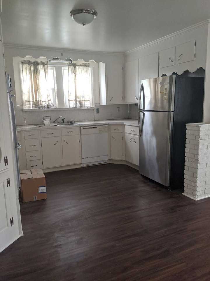 201 E MAIN ST - Photo 3 of 11