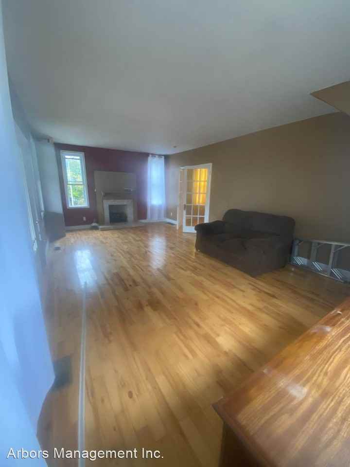 600 Isabella Ave - Photo 3 of 11