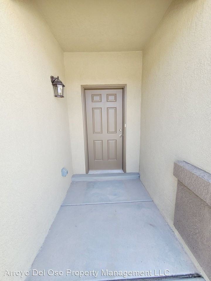 39 Hermanos Loop - Photo 3 of 30