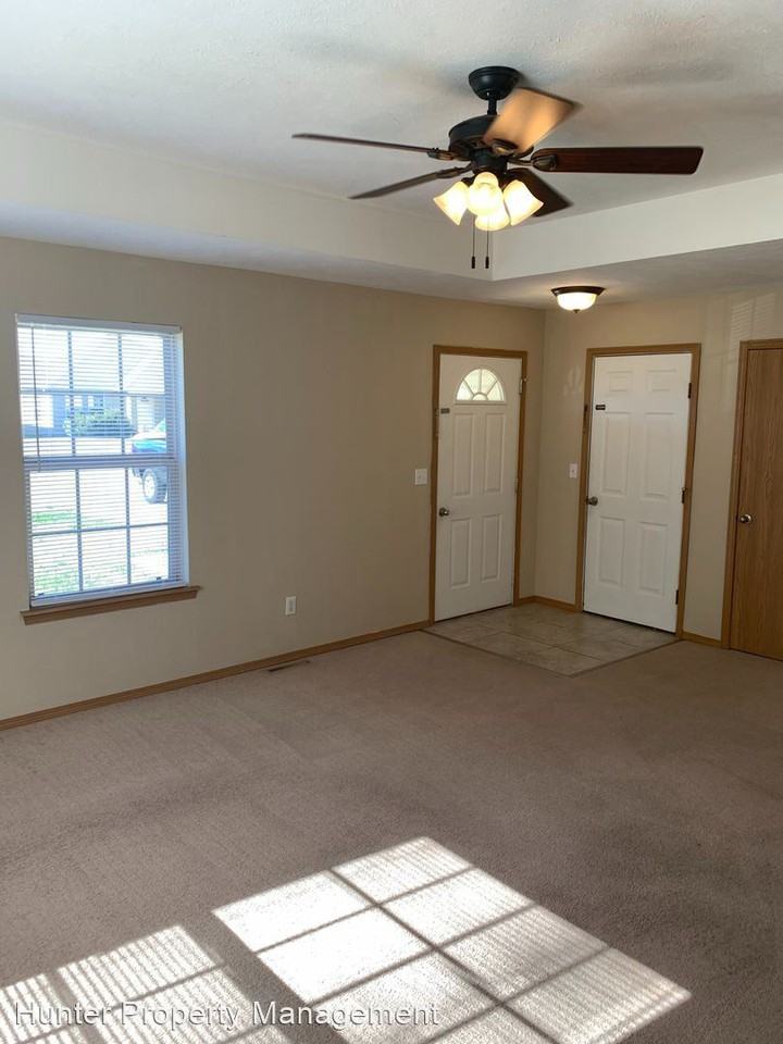 1136 S Brown Ave - Photo 3 of 20