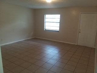 4847 16th St - Photo 2 of 7