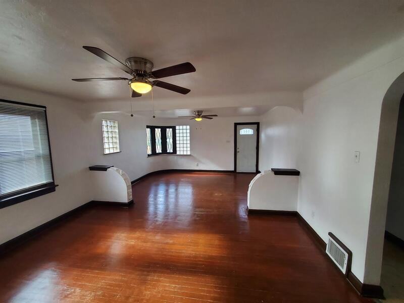 3014 Maywood Ave - Photo 2 of 9