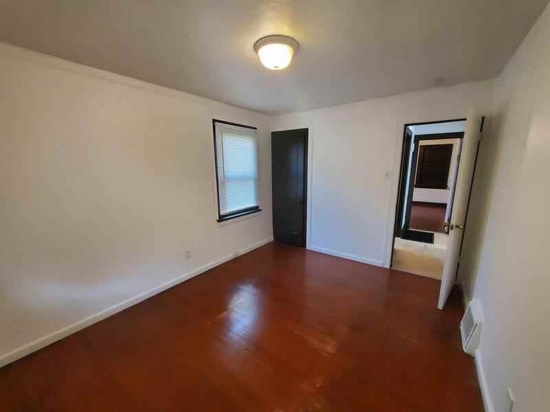 3014 Maywood Ave - Photo 3 of 9