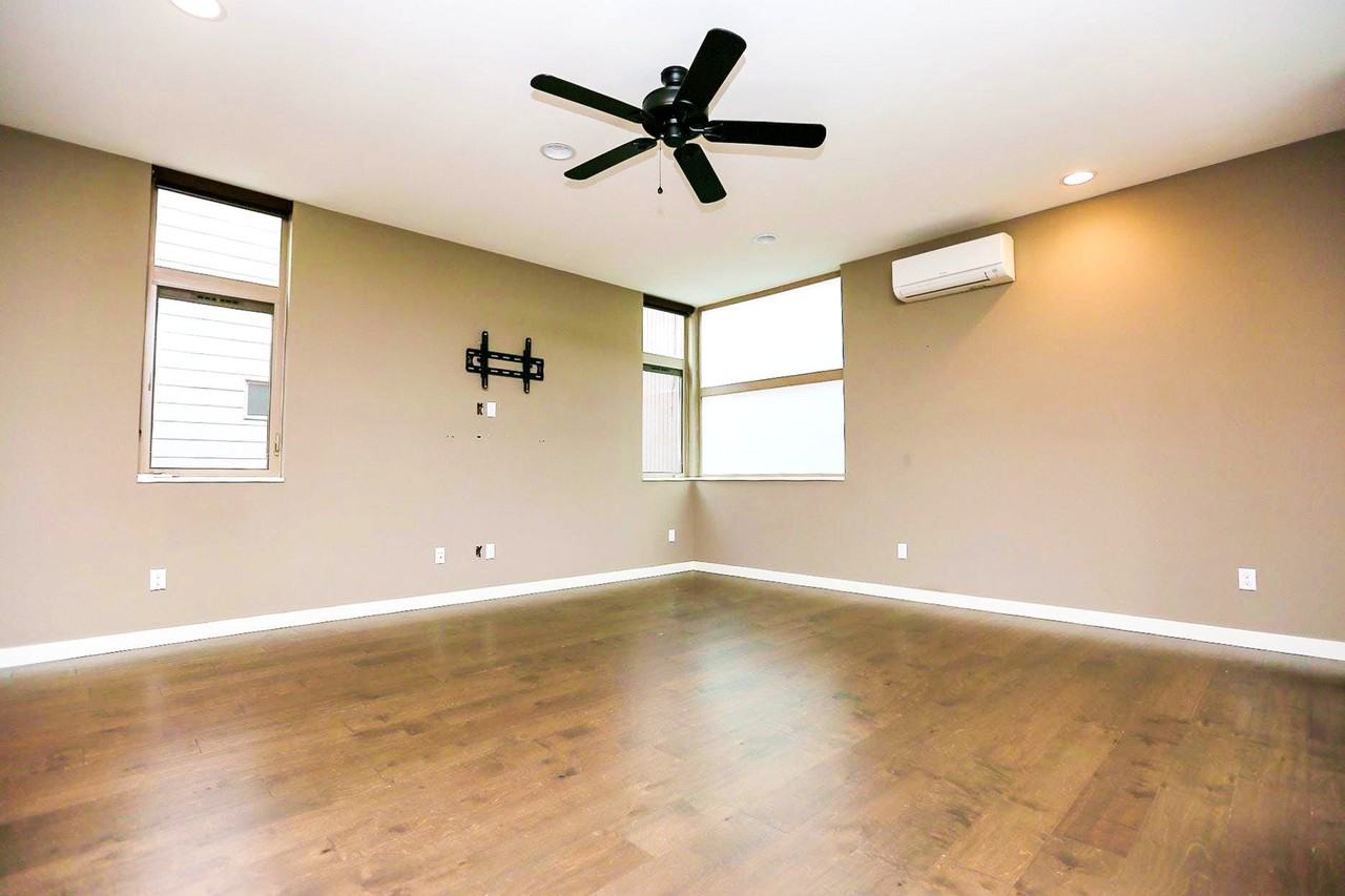 3808 Whitman Ave N - Photo 2 of 24
