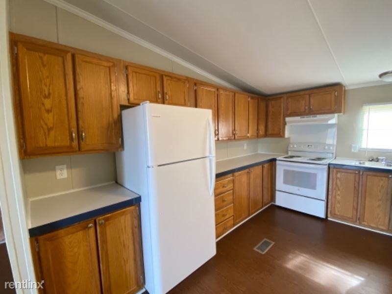 220 Sandy Rd - Photo 3 of 21