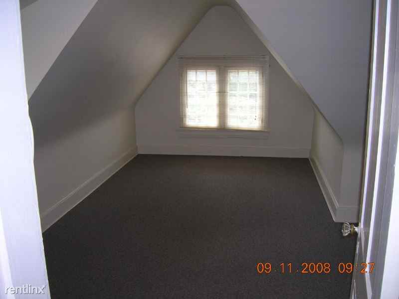 323 N Hartley St 3rd Fl - Photo 2 of 10